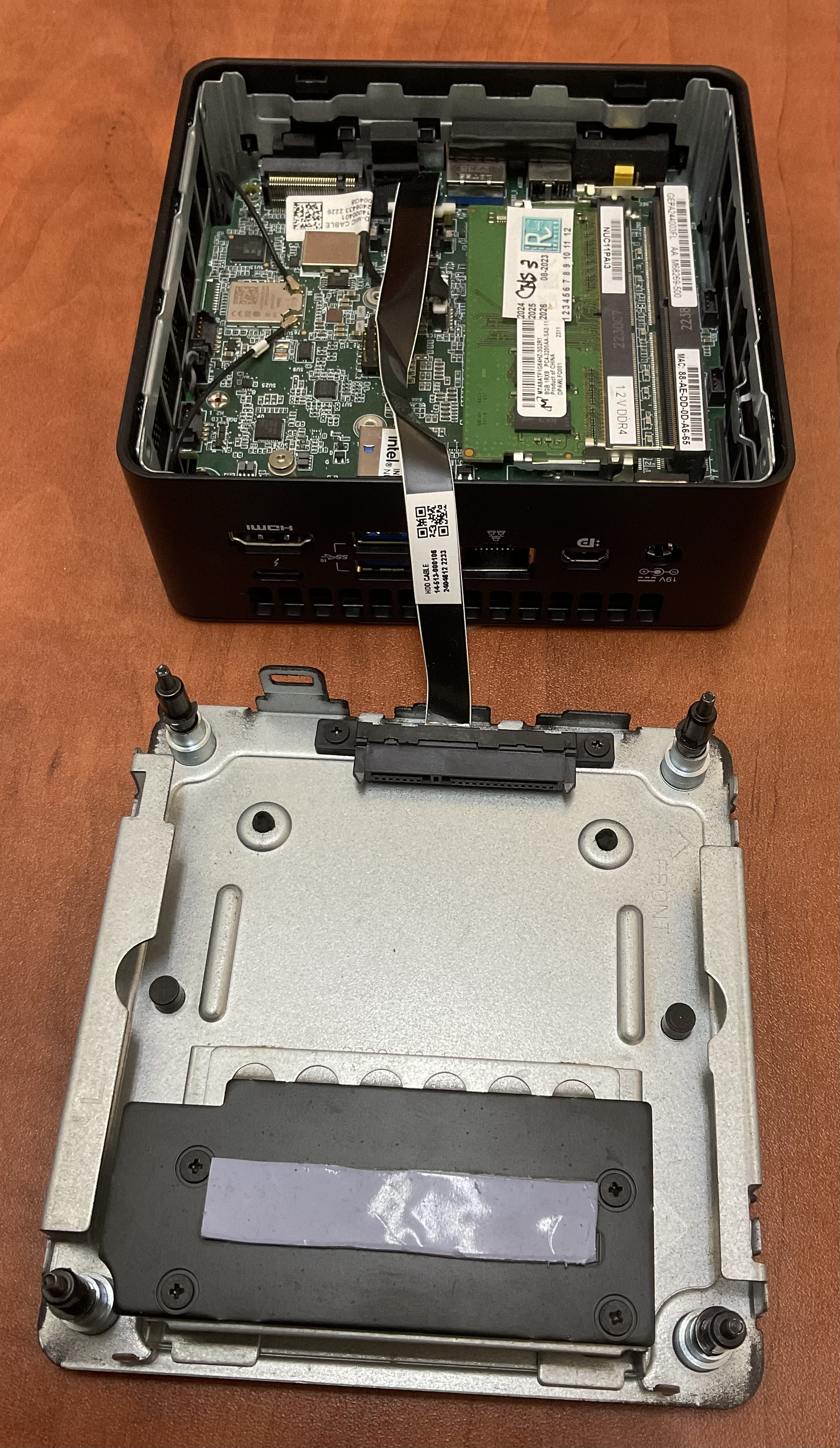 Intel NUC8i7HVK メモリ・SSD有 Windows ライセンス無 Intel NUC8i7HVK メモリ・SSD有 Windows ライセンス無 Intel